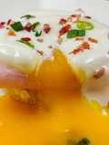 Poached Eggs with Lemony Mayo Sauce