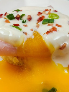 A picture of Poached Eggs with Lemony Mayo Sauce.