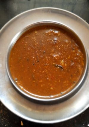மிளகு குழம்பு (Pepper curry recipe in tamil) செய்முறை முக்கிய புகைப்படம்
