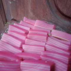 A picture of Kue Lapis.