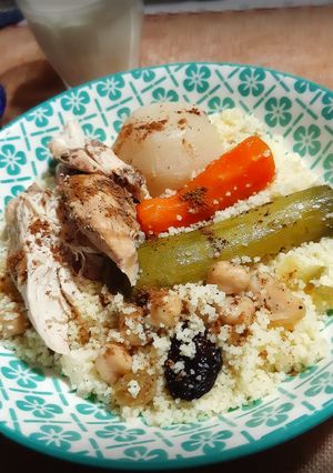 Une photo de Couscous poulet légumes raisins secs 🍴