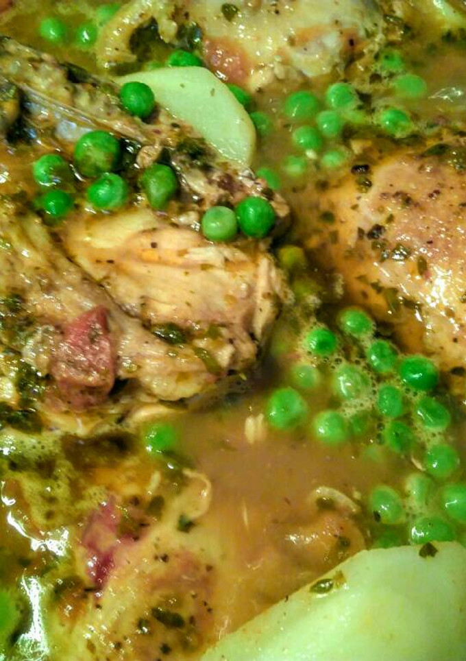 Una foto de POLLO Con Tomate y Arvejas...!