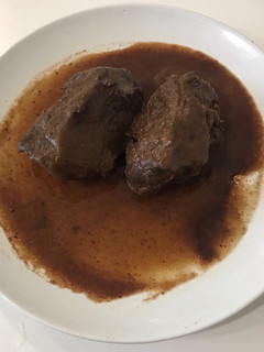 Una foto de Carrilleras de cerdo ibérico en salsa de vino rancio