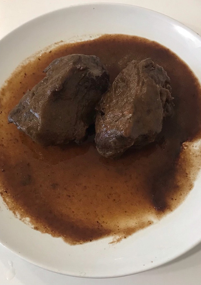 Una foto de Carrilleras de cerdo ibérico en salsa de vino rancio