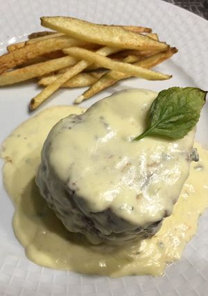 Una foto de Medallón de lomo a la crema de roquefort y papas rústicas 🙌🏻 Fácil, rápido y rico!!