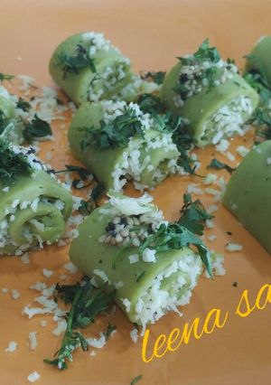 A picture of Cheesy Spinach khandvi.