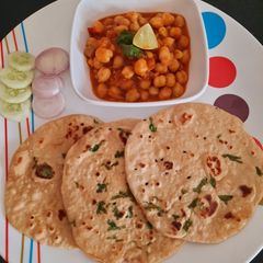 Chhole & wheat kulcha A picture of Chhole & wheat kulcha.