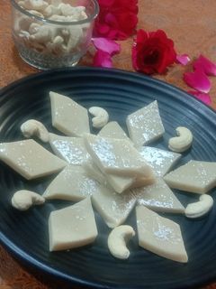 काजू कतली (Kaju katli recipe in Hindi) रेसिपी मुख्य फोटो