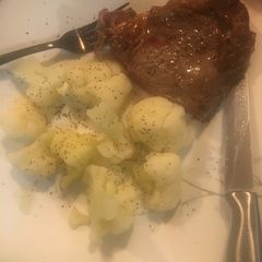 A picture of Broiled steak.