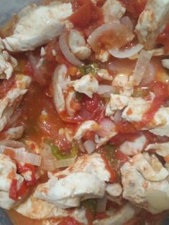 Una foto de Salteado de pollo y verduras
