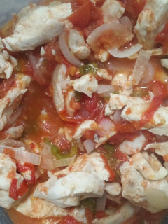 Una foto de Salteado de pollo y verduras