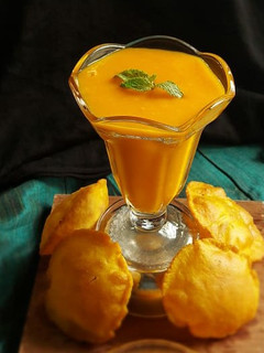 રસ અને પૂરી (Ras Poori Recipe In Gujarati) રેસીપી મુખ્ય ફોટો