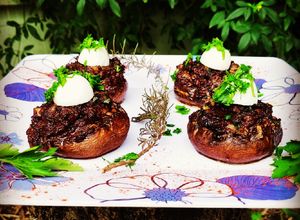 Una foto de Hongos negros o Hongos portobello rellenos con morcilla 😀