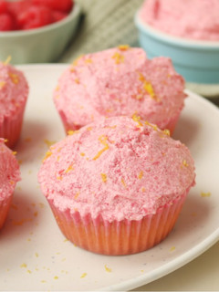 A picture of Raspberry Lemonade Cupcakes.