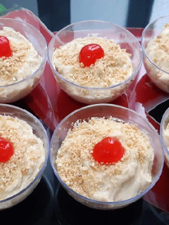 Una foto de Postre de crema de turrón