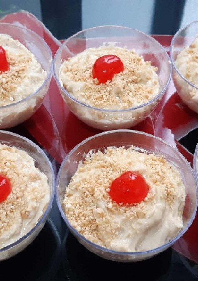 Una foto de Postre de crema de turrón