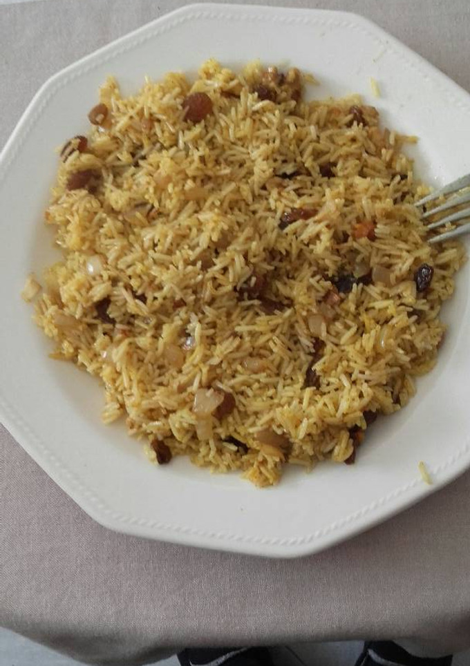 Una foto de Arroz al curry con frutos secos