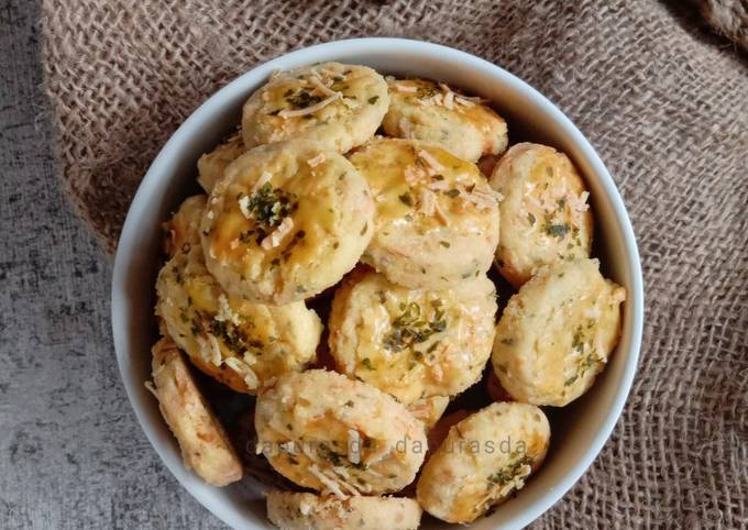 Garlic cheese cookies