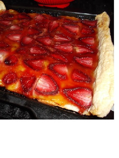 Una foto de Coca de fresas