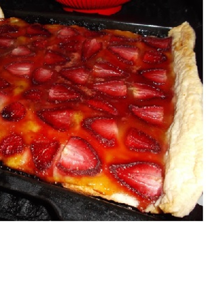 Una foto de Coca de fresas