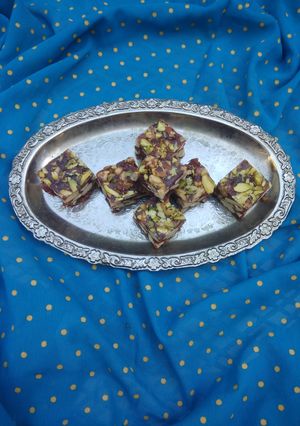 ખજુરપાક વીથ રોસ્ટ ડ્રાયફ્રુટસ (સુગરલેસ) રેસીપી મુખ્ય ફોટો