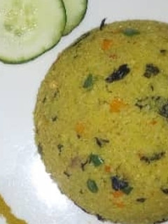 A picture of Dambun tsaki with vegetable.