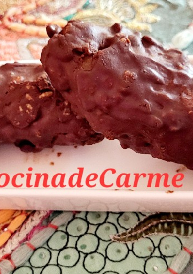 Una foto de Polos de plátano y chocolate crocante
