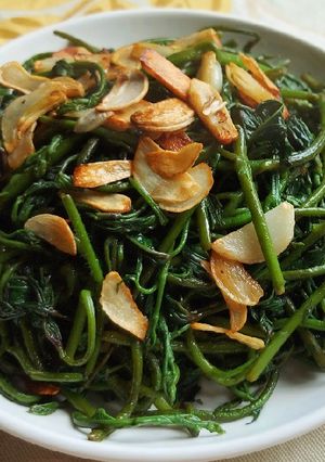 Hình của món Đọt lang xào tỏi.