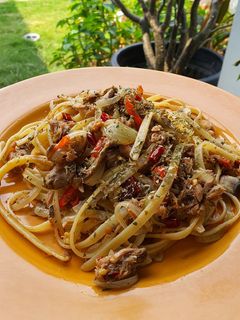 Foto resep Fettuccine aglio e olio with spicy tuna flakes