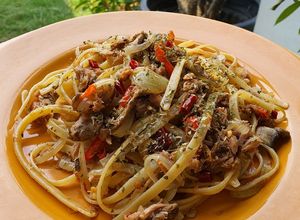 Foto resep Fettuccine aglio e olio with spicy tuna flakes
