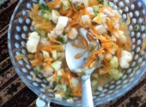 Una foto de Ceviche de camarón con calabaza y pepino