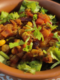 लाल सिमला मिरचीची भाजी (lal shimla mirchi bhaji recipe in marathi) रेसिपी चे मुख्य फोटो