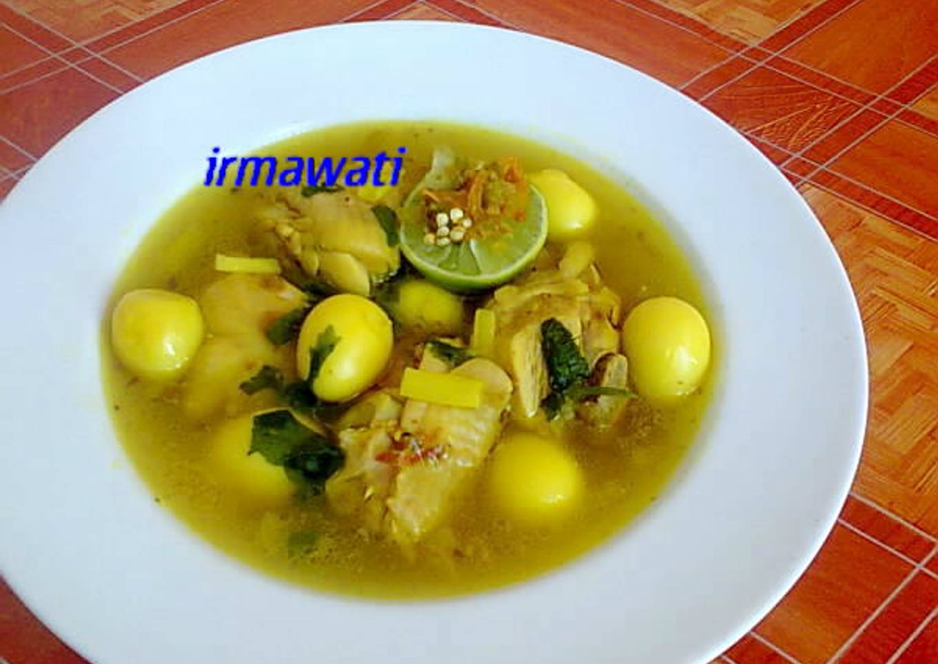 Kuah Soto Ayam dan Telur Puyuh