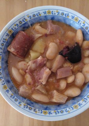 Una foto de Alubias blancas con chorizo