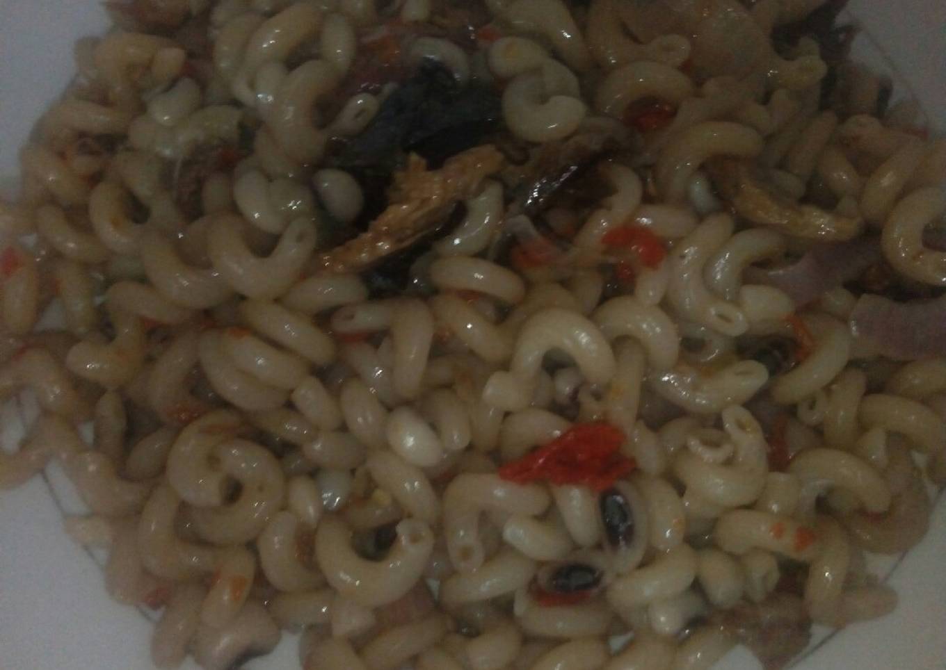 Macaroni and beans and dried fish