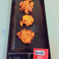 A picture of Onion Pakoda.