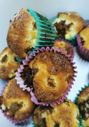 Una foto de Muffins de vainilla con trozos de piña