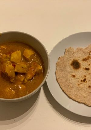 Foto di Chicken Tikka Masala (Curry di pollo) e Chapati
