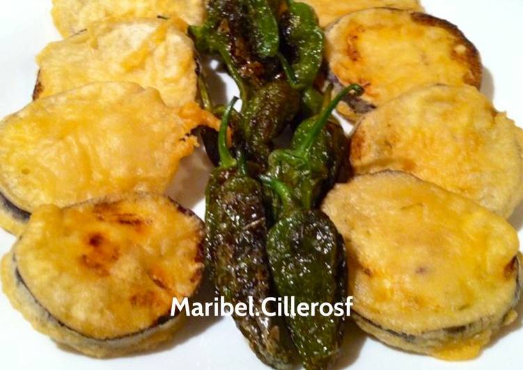 Berenjenas en tempura con pimientos de Padrón, que unos pican y otros no