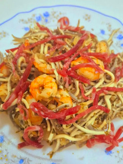 Una foto de Anguriñas con jamón y gambas