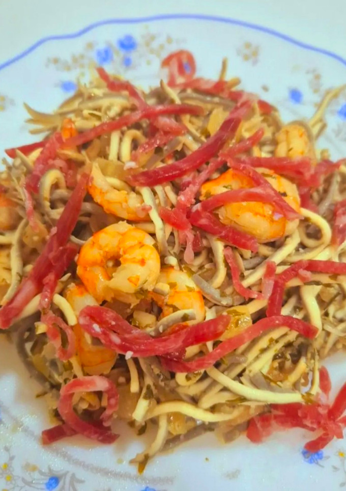 Una foto de Anguriñas con jamón y gambas