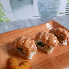 A picture of Sushi Mentai/sushi rumahan/sushi roll/nasi gulung jepang.