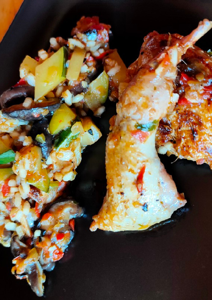 Una foto de Arroz de Codorniz, con Shiitake y Calabacín