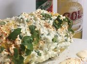 Una foto de elotes con queso y mayonesa