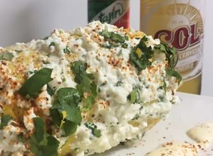 Una foto de Elote, comida rápida mexicana