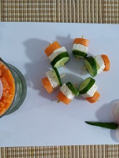 तिरंगा सलाद (Tiranga salad Recipe in Hindi) रेसिपी मुख्य फोटो