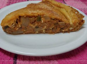 Una foto de Torta gallega con albahaca