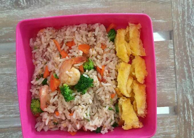 Nasi goreng sayur simple (bekal anak sekolah) foto resep utama