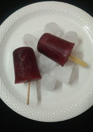 A picture of Beetroot Popsicle (Kaala khatta).