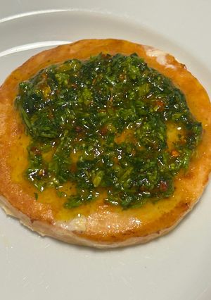 Foto di Hamburger di salmone con salsina di senape e nasturzio